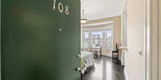 The Cornelia Suites Gallery 21