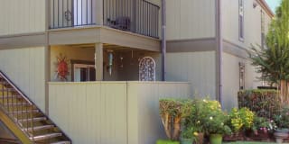 Seasons Apartments Gallery 22