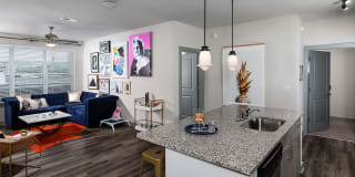 Yugo Greenville Uptown - Student Housing Gallery 11