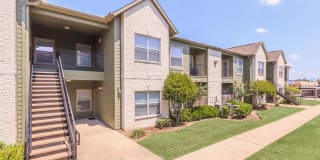 The Avenue Gallery 16