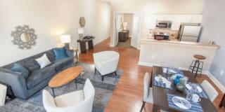 600 on Broad Gallery 24