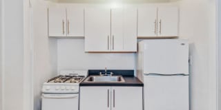 596 West Hawthorne Gallery 8