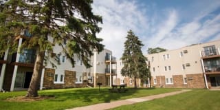 Bay Pointe Gallery 1