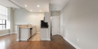 600 on Broad Gallery 17