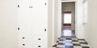 The Kensington Gallery 8