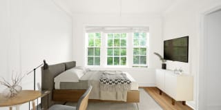 1049 West Oakdale Gallery 3