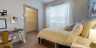 Yugo Greenville Uptown - Student Housing Gallery 71
