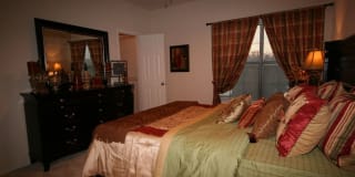 La Valencia Gallery 12