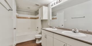 Metro Midtown Gallery 14