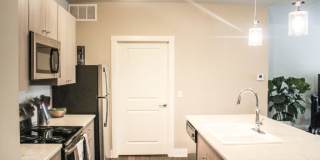 Dewey 3700 Apartments Gallery 8