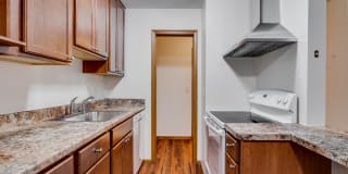 Bryant Manor Apartments Gallery 36