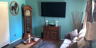 Regis Square Gallery 18