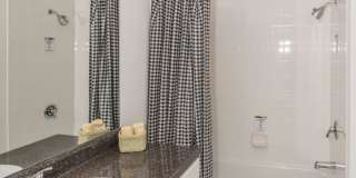 Garden District Gallery 19