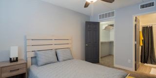 Water's Edge Apartments Gallery 6