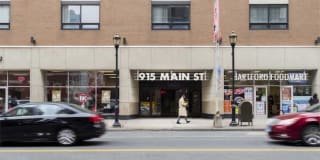 915 Main Street Gallery 25