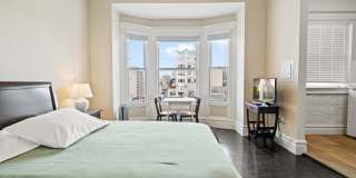 The Cornelia Suites Gallery 6