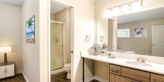 Creekside Village Apartments Gallery 14