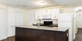 2006 Walnut St Gallery 1