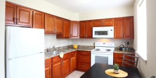 Holly Court Apartments Gallery 1