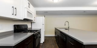 2006 Walnut St Gallery 3