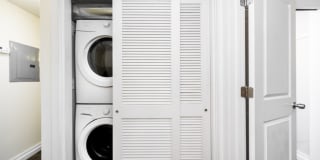 2006 Walnut St Gallery 6