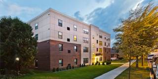 West Grand Avenue - Student Housing Gallery 21