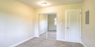 Creekside Village Apartments Gallery 9