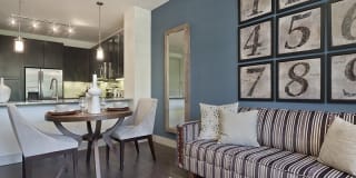 The Moderne Gallery 7