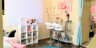 Regis Square Gallery 10