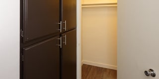 Luxe at Burbank Gallery 13