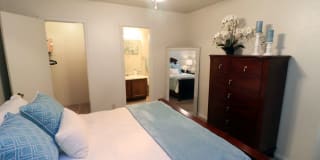 Seasons Apartments Gallery 34