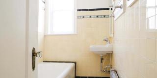 The Kensington Gallery 24