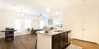 Northshore Place Apartments Gallery 8