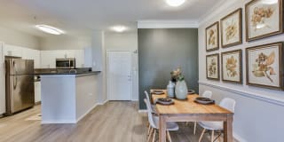 Metro Midtown Gallery 19