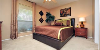 Greenbriar Apartments Gallery 16