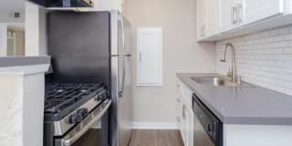 Mosaic at Western Apartments Homes Gallery 12