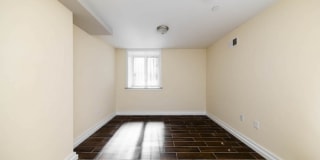 2006 Walnut St Gallery 4