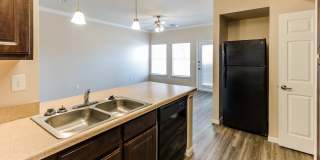 Senior Housing - Emory Senior Living Apartments Gallery 5