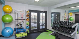 Luxe at Burbank Gallery 12