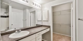 Metro Midtown Gallery 12