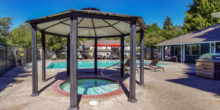 Creekside Village Apartments Gallery 31