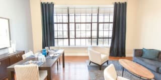 600 on Broad Gallery 25