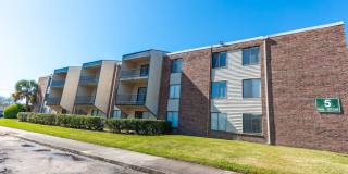 Glen Oaks Gallery 17