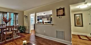 Colonial Village Apartments Gallery 11
