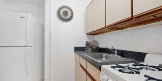 1049 West Oakdale Gallery 20