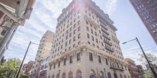 Walnut Square Gallery 15