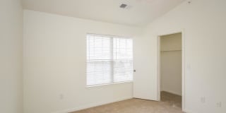 North Oak Crossing Gallery 17