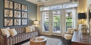 The Moderne Gallery 8