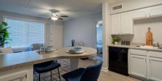 Water's Edge Apartments Gallery 1