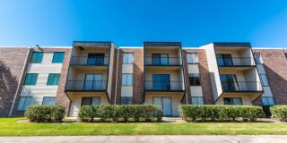 Glen Oaks Gallery 18